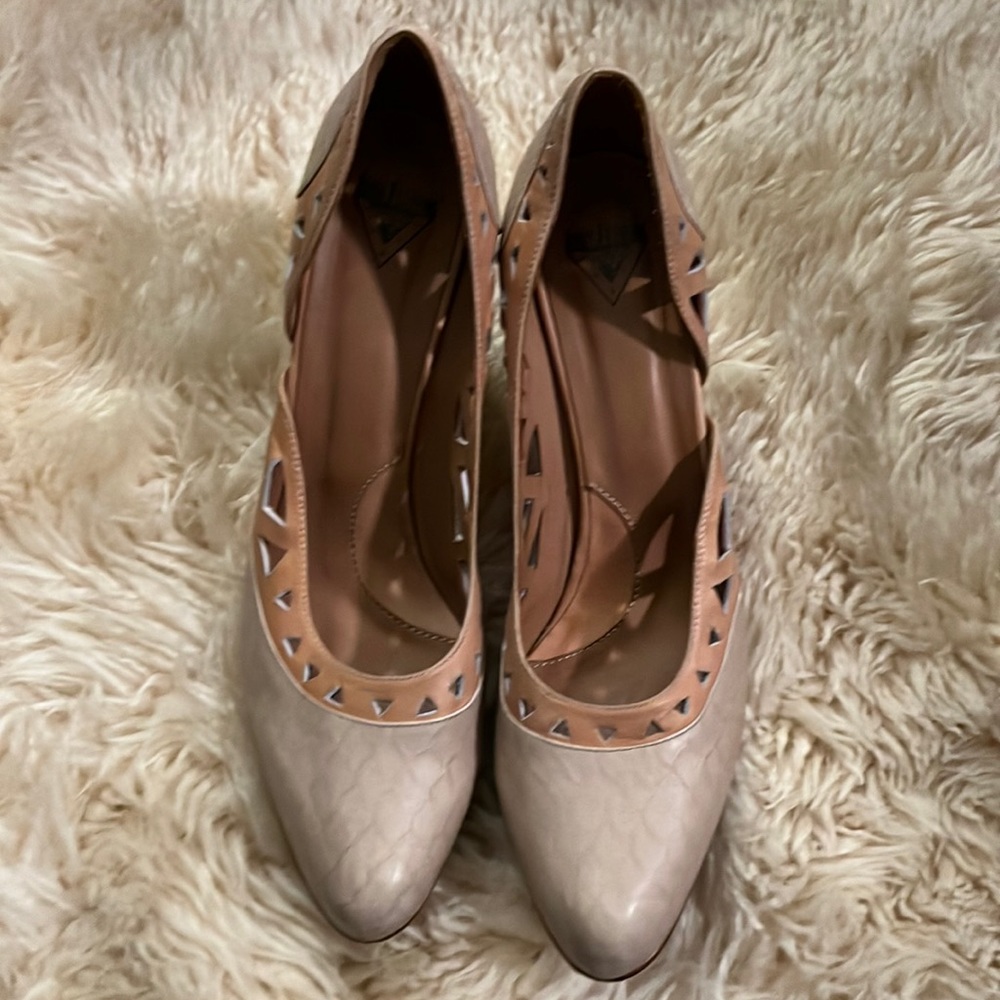 John Fluevog Rhon, beige and tan size 11 d’Orsay style pump